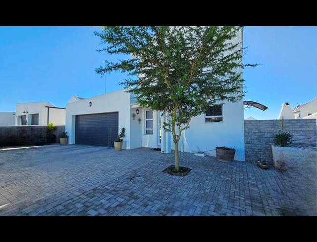 4 BEDROOM HOUSE FOR SALE IN DWARSKERSBOS